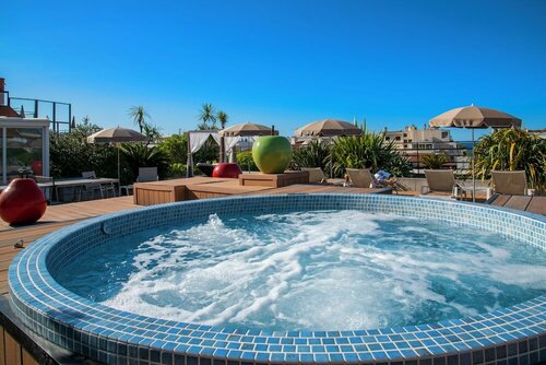 Внешний вид отеля Best Western Premier Le Patio des Artistes в Каннах, фото 3