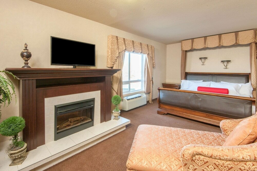Фото Ramada by Wyndham Drumheller Hotel & Suites