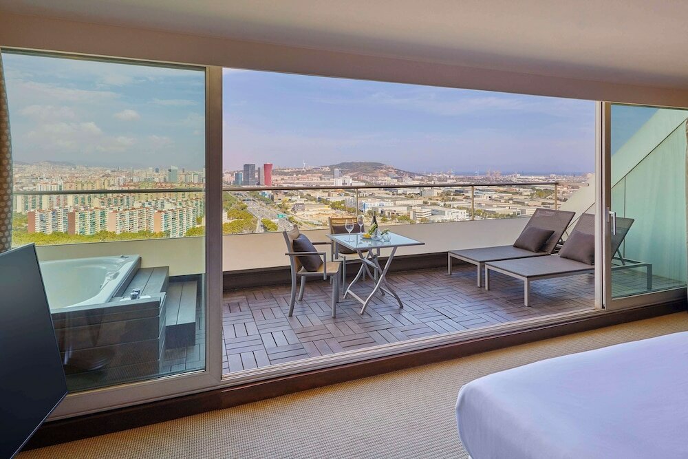 Фото Hyatt Regency Barcelona Tower
