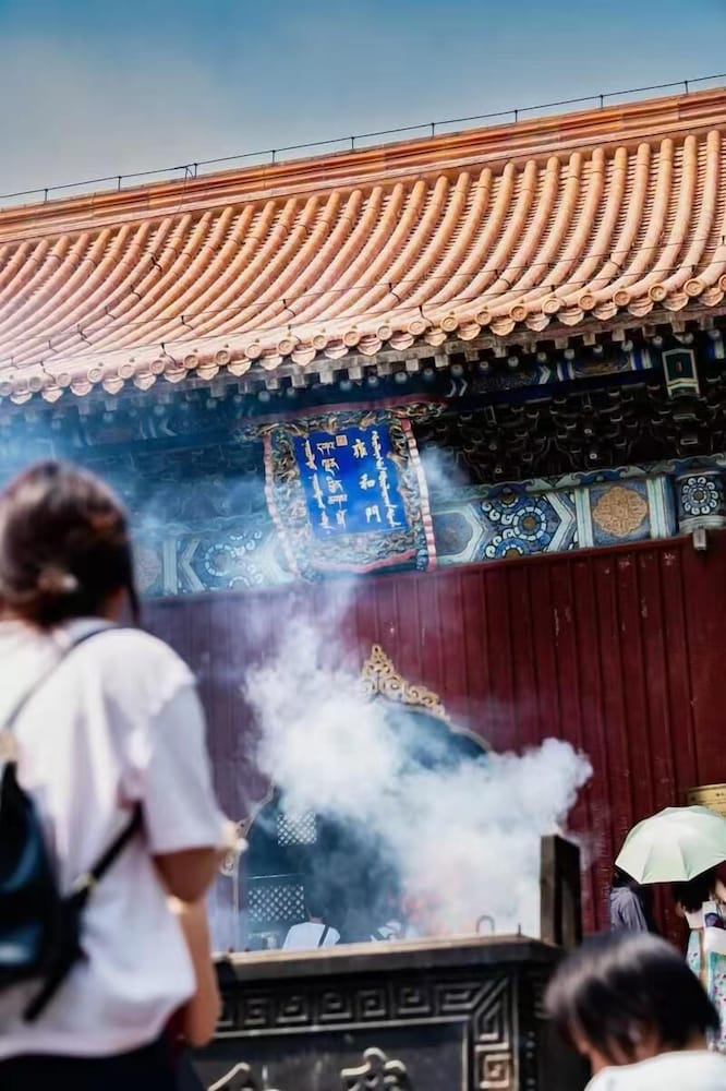 Фото Nostalgia Hotel Beijing Yonghe Lama Temple