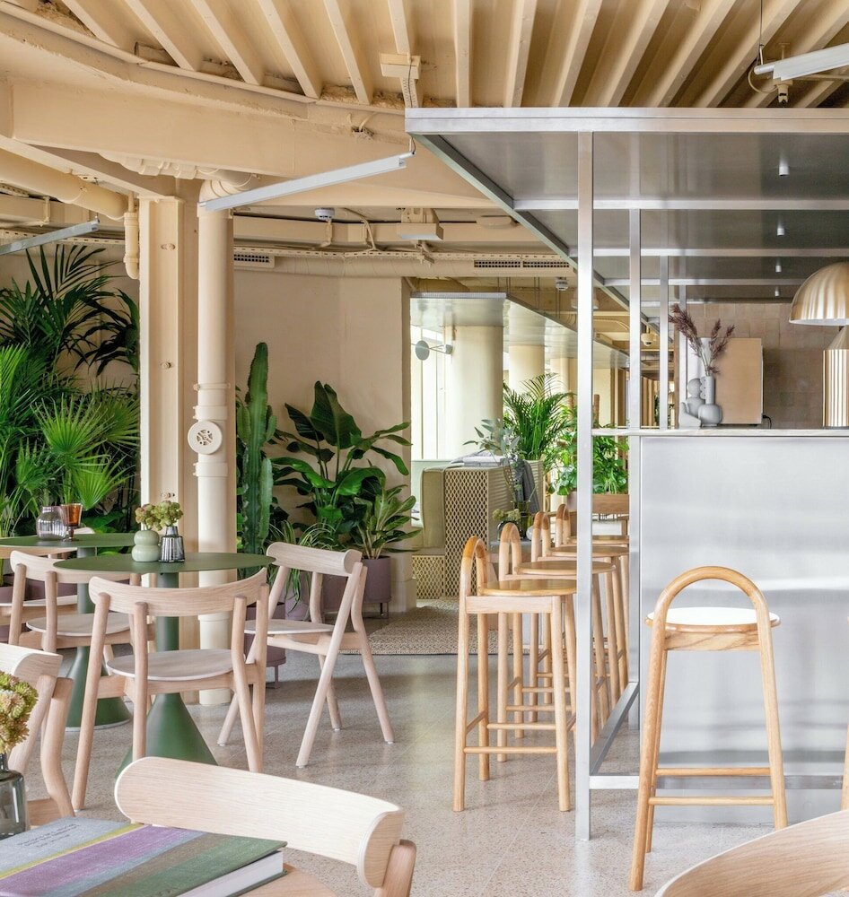 Фото Locke At Broken Wharf