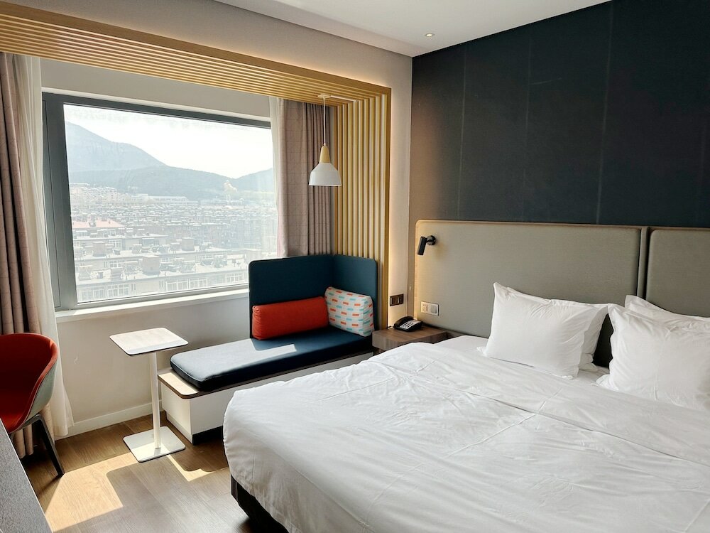 Фото Holiday Inn Express Jinan Jingshi Road