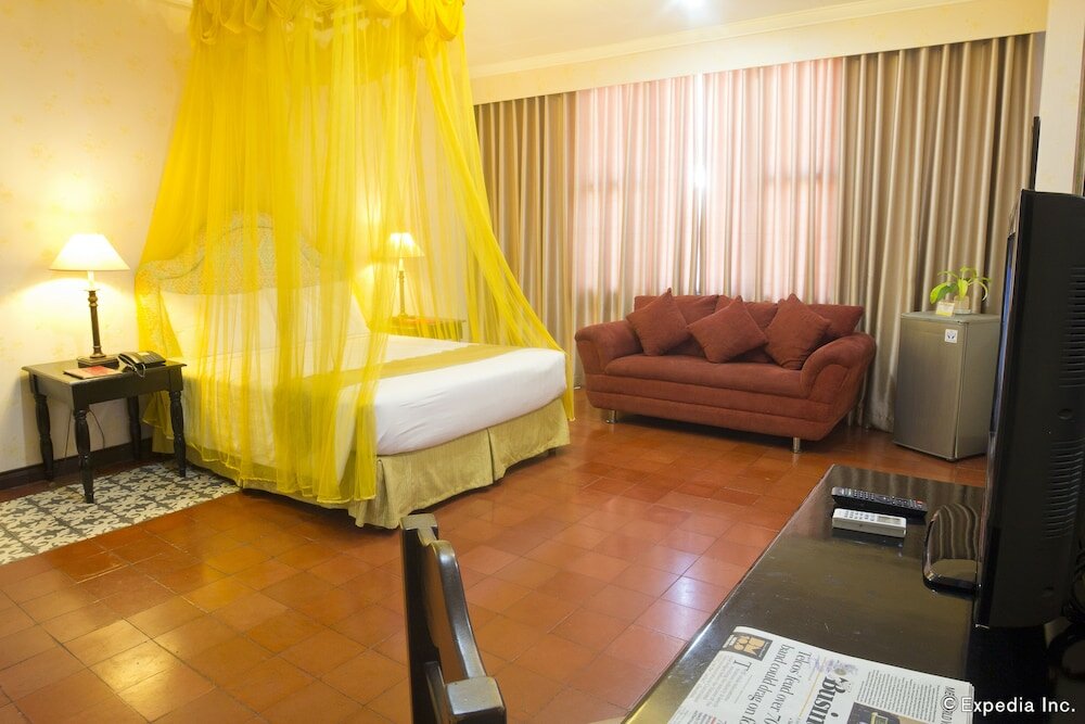 Фото White Knight Hotel Intramuros