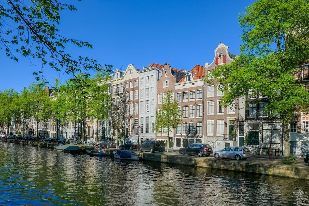 Фото Ambassade Hotel