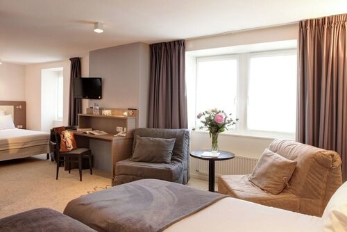 Внешний вид отеля Hotel Le Benhuyc в Биник-Этабль-сюр-Мере, фото 3