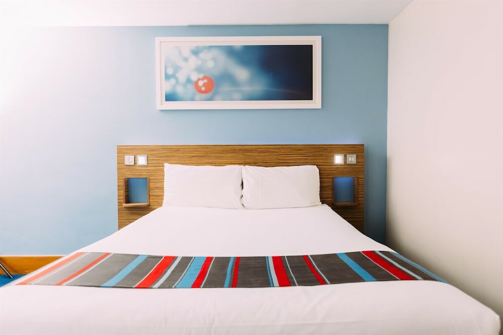 Фото Travelodge Belfast Central