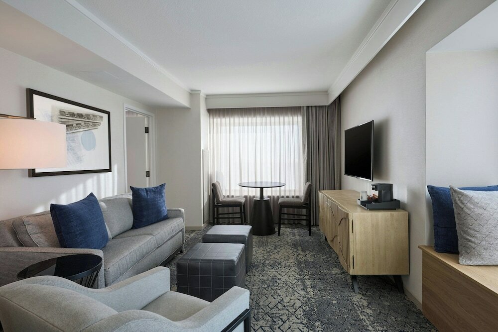 Фото Sheraton Grand Sacramento Hotel