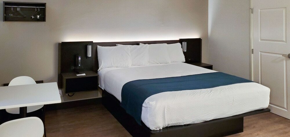 Фото Americas Best Value Inn Los Angeles at S Alvarado St