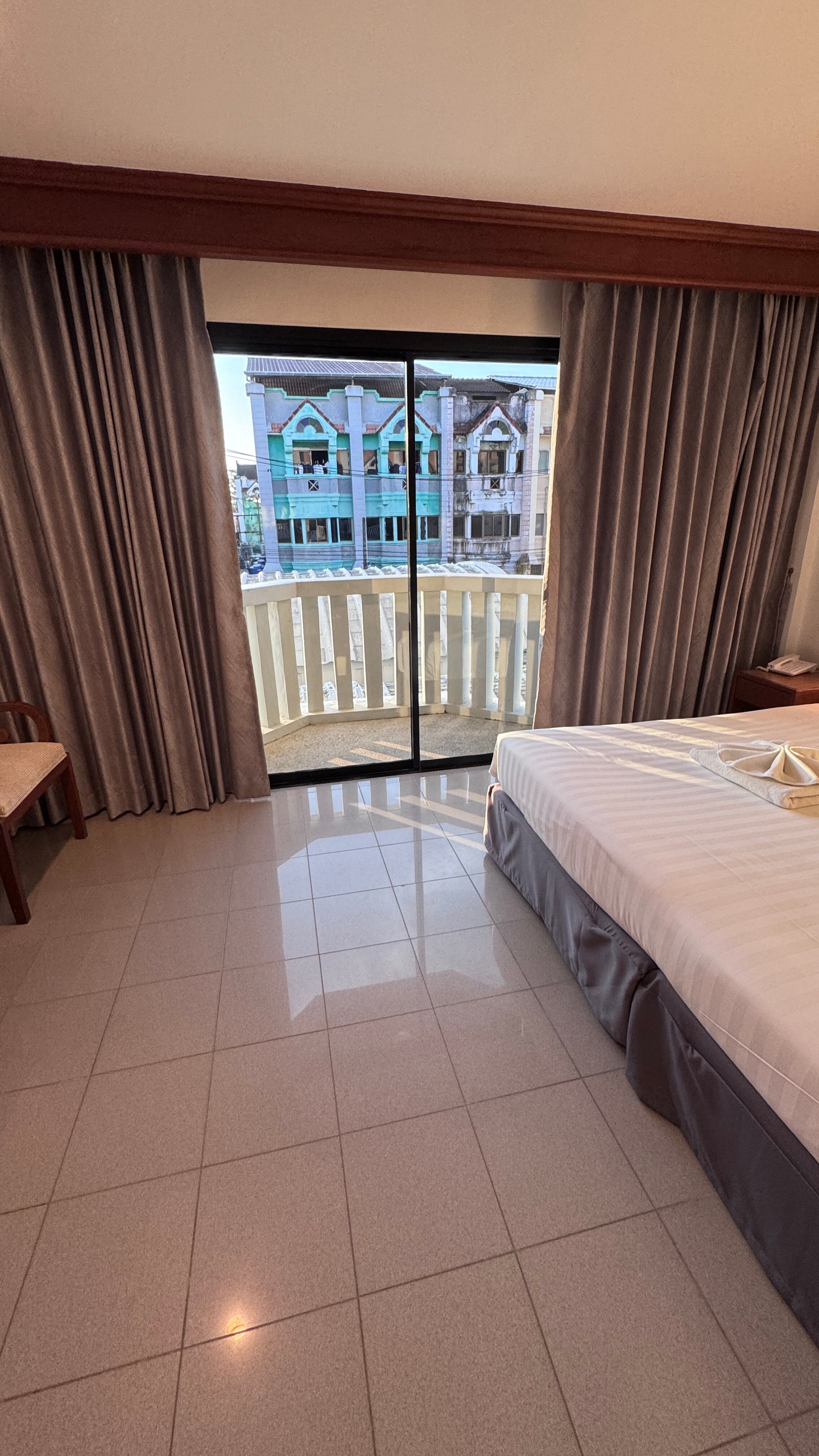 Фото Rattana Karon Beach Hotel