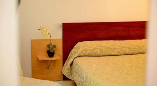 Гостиница Hôtel l'Amandier в Олороне-Сенте-Мари