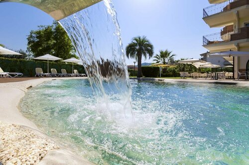 Внешний вид отеля Almaluna Hotel & Resort в Альбе Адриатике, фото 3