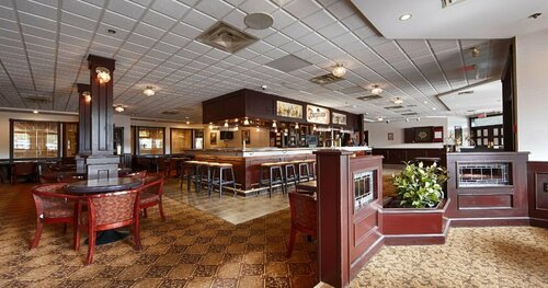 Гостиница Tower Inn and Suites в Квенеле