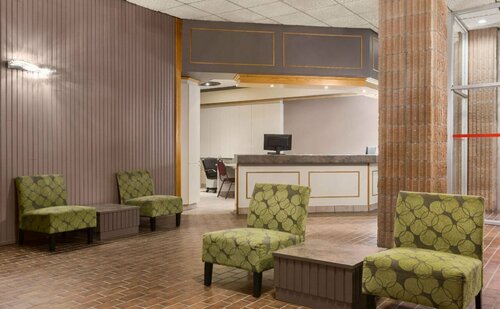 Гостиница Travelodge by Wyndham Baie-Comeau в Бе-Комо