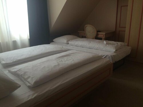 Гостиница CineHotel Maroni в Цирндорфе