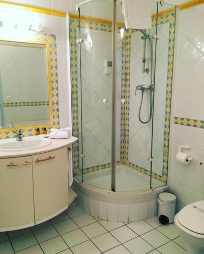 Гостиница Le Jas Neuf в Драгиньяне