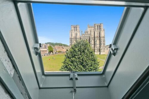 Гостиница The Ancient Gatehouse Hotel в Уэлсе