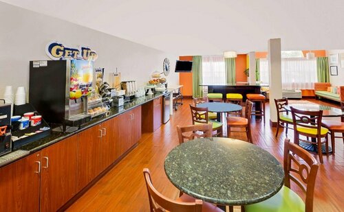 Гостиница Microtel Inn & Suites by Wyndham Daphne/Mobile в Дафни