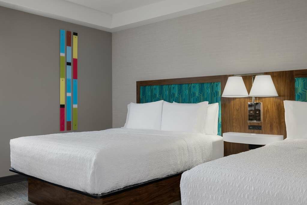 Фото Hampton Inn & Suites by Hilton Toronto Downtown