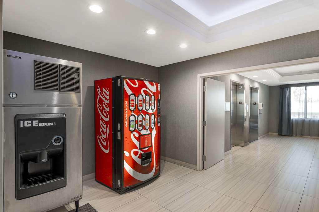 Фото Best Western Plus Gardena Inn & Suites