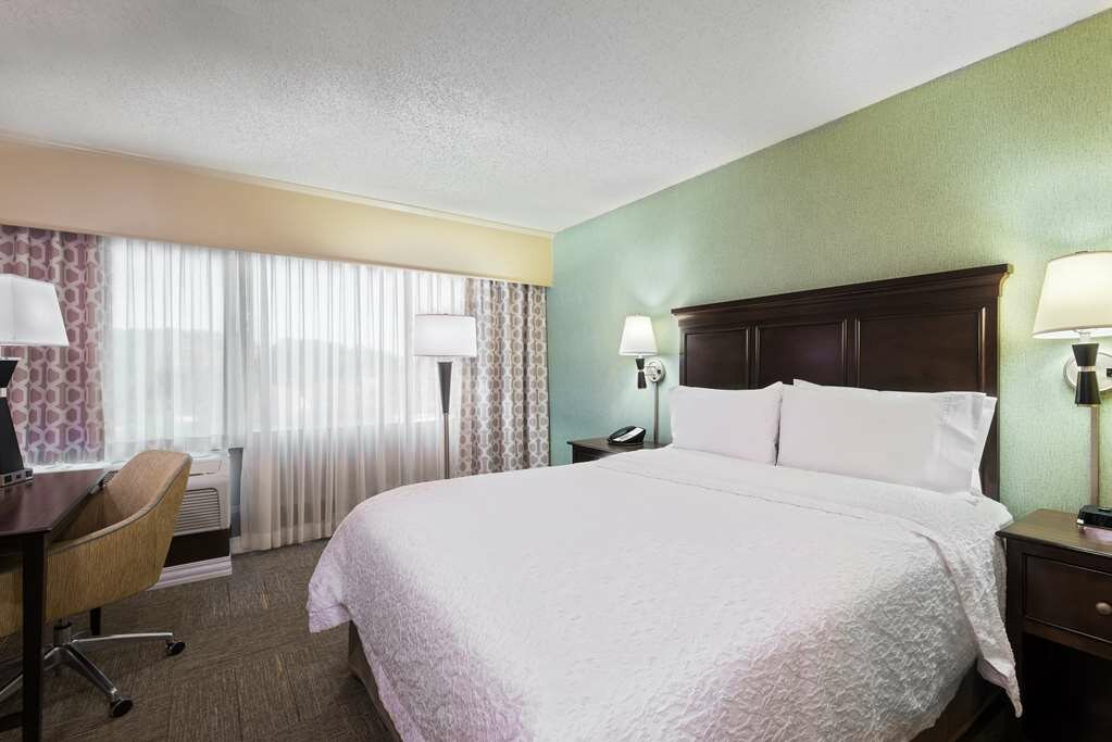 Фото Hampton Inn White Plains/Tarrytown