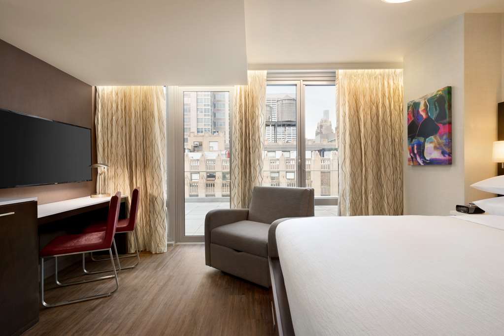 Фото Embassy Suites by Hilton New York Manhattan Times Square