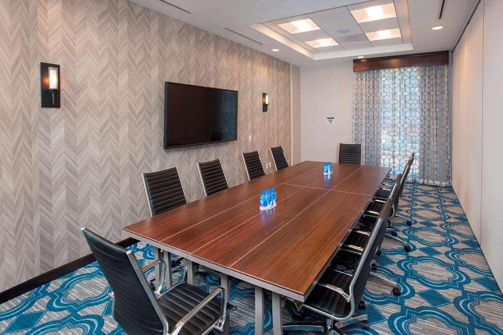 Фото Hilton Garden Inn Burbank Los Angeles