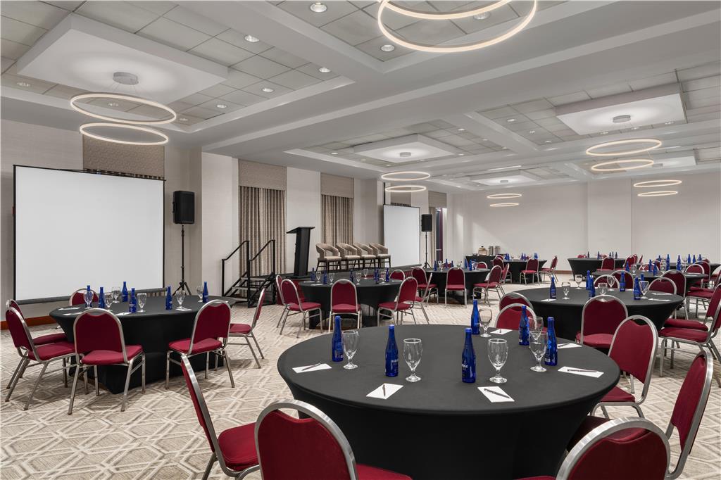 Фото Embassy Suites by Hilton Boston at Logan Airport