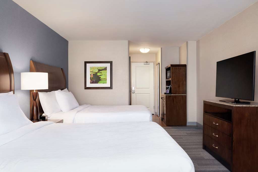 Фото Hilton Garden Inn Stony Brook