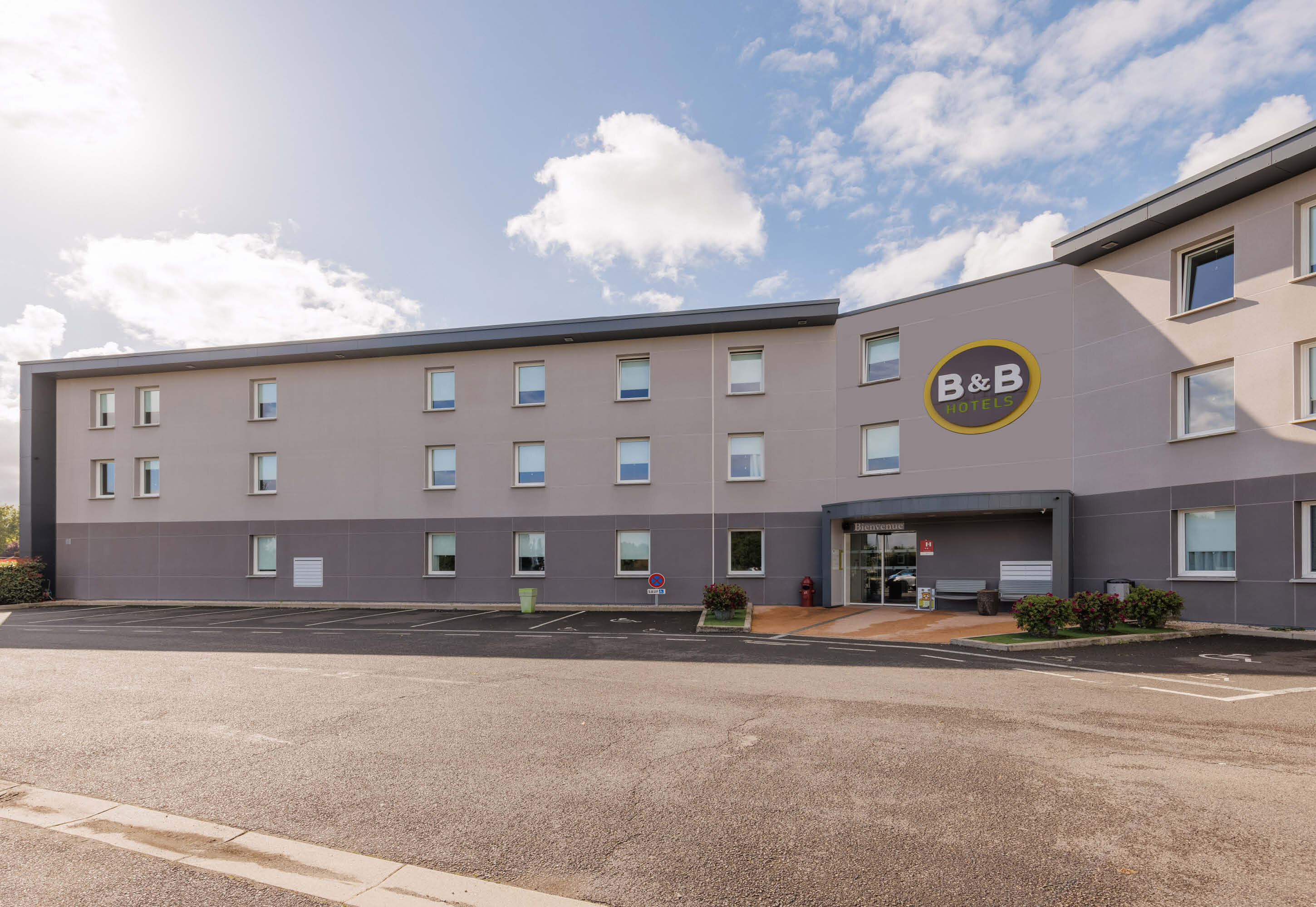 Фото B&b Hotel Clermont-Ferrand Nord Riom