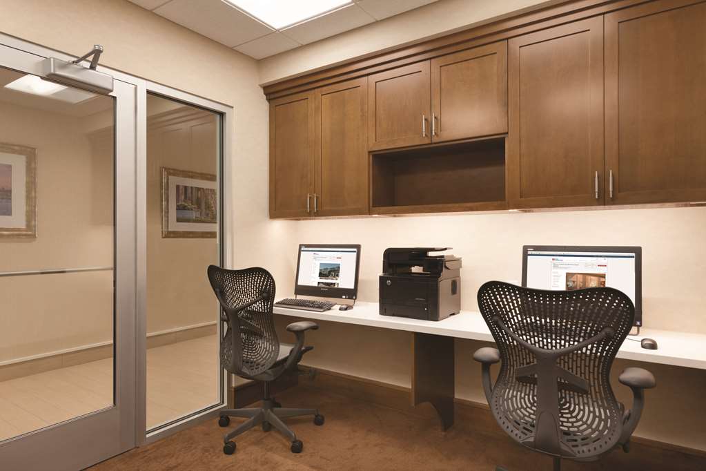 Фото Hilton Garden Inn Boston Logan Airport