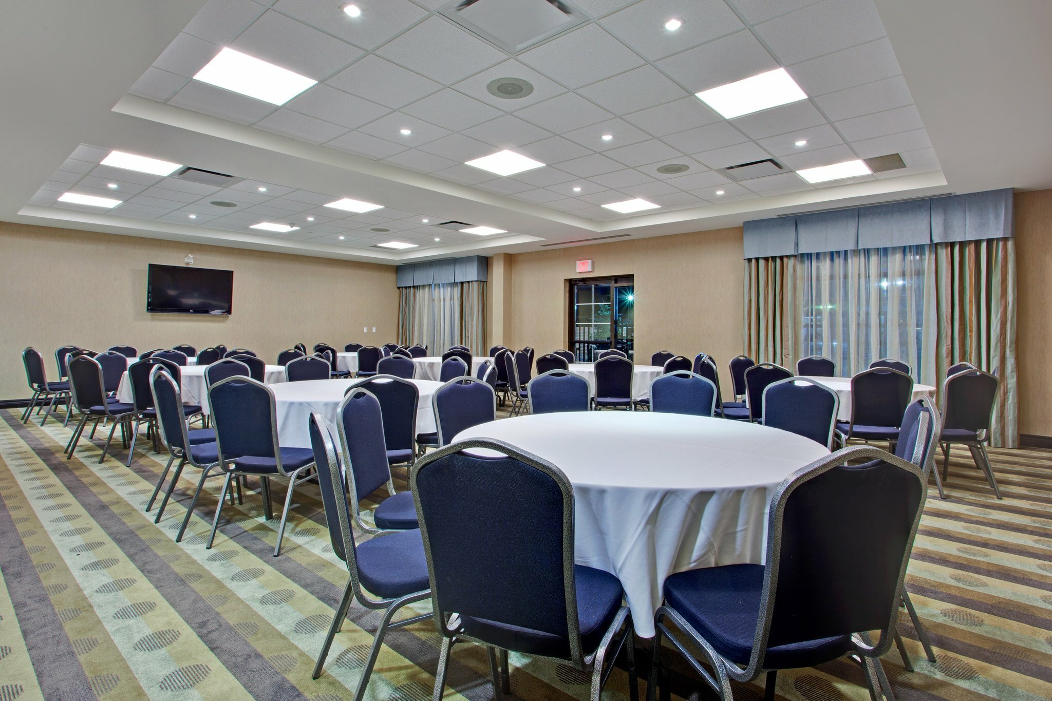 Фото Holiday Inn Express Hotel & Suites Ottawa West Nepean