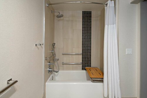 Гостиница Embassy Suites Monterey Bay в Монтерее