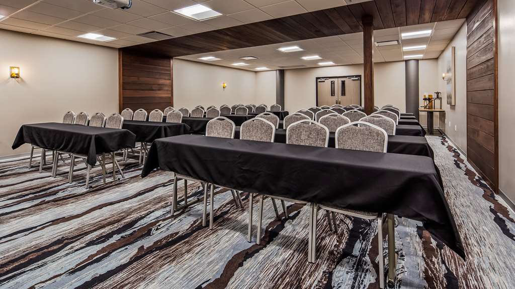 Фото Best Western Premier Ankeny Hotel