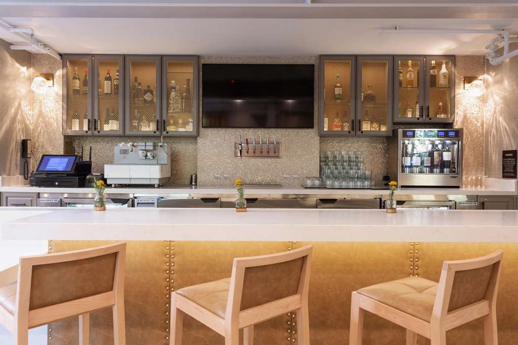 Фото The Inn at Saratoga, Tapestry Collection by Hilton