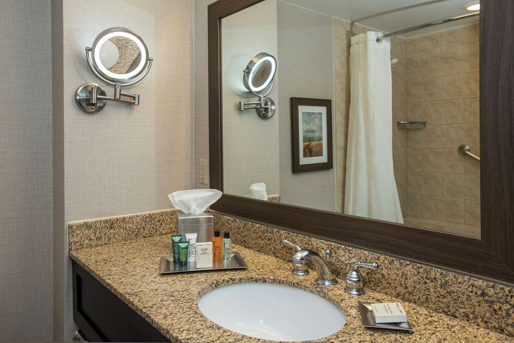 Фото Hilton Winnipeg Airport Suites