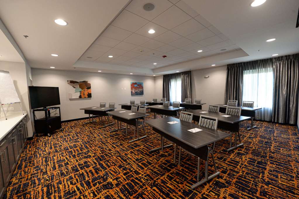 Фото Hampton Inn & Suites Lenoir