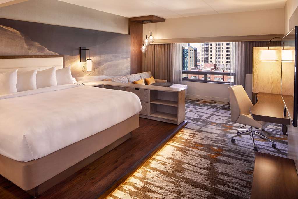 Фото Hilton Denver City Center