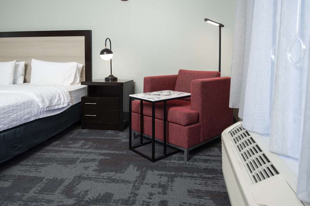Фото Hampton Inn & Suites Raleigh Downtown