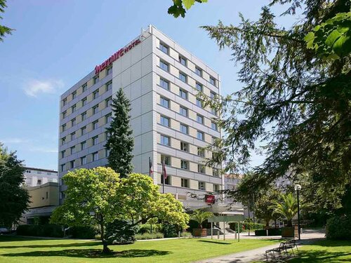 Гостиница Hôtel Mercure Besançon Parc Micaud в Понтарлье