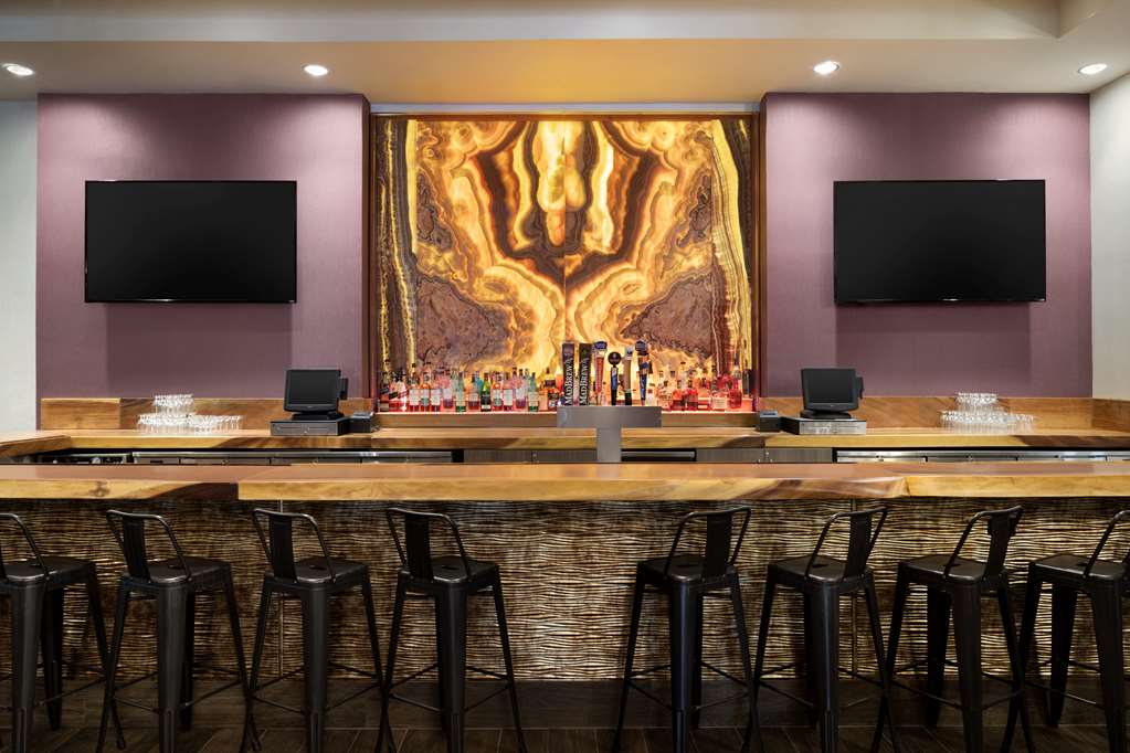 Фото Hilton Fort Wayne at the Grand Wayne Convention Center