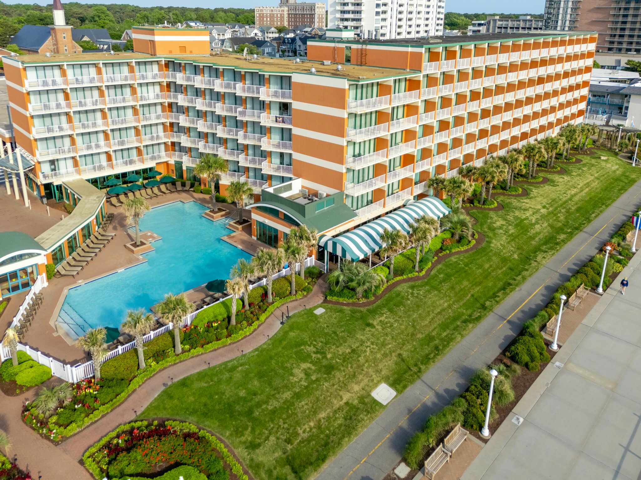 Фото Holiday Inn & Suites Virginia Beach North Beach, an Ihg Hotel