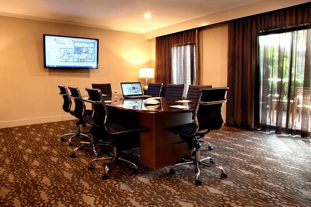 Фото DoubleTree by Hilton Claremont