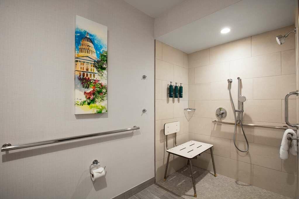 Фото Doubletree by Hilton Sacramento