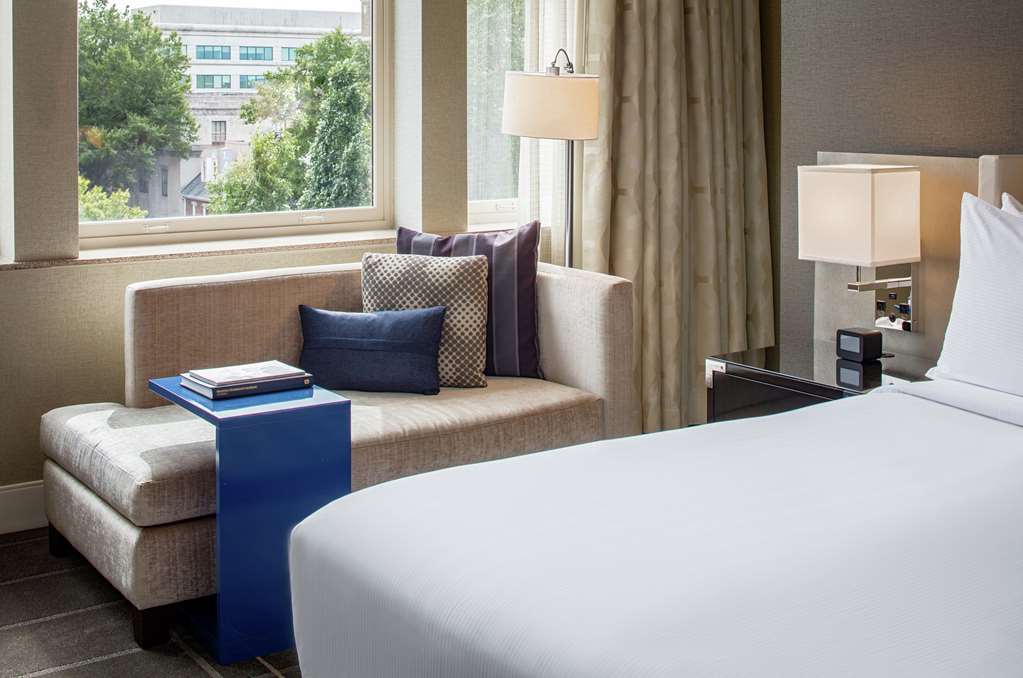 Фото Hilton Richmond Downtown