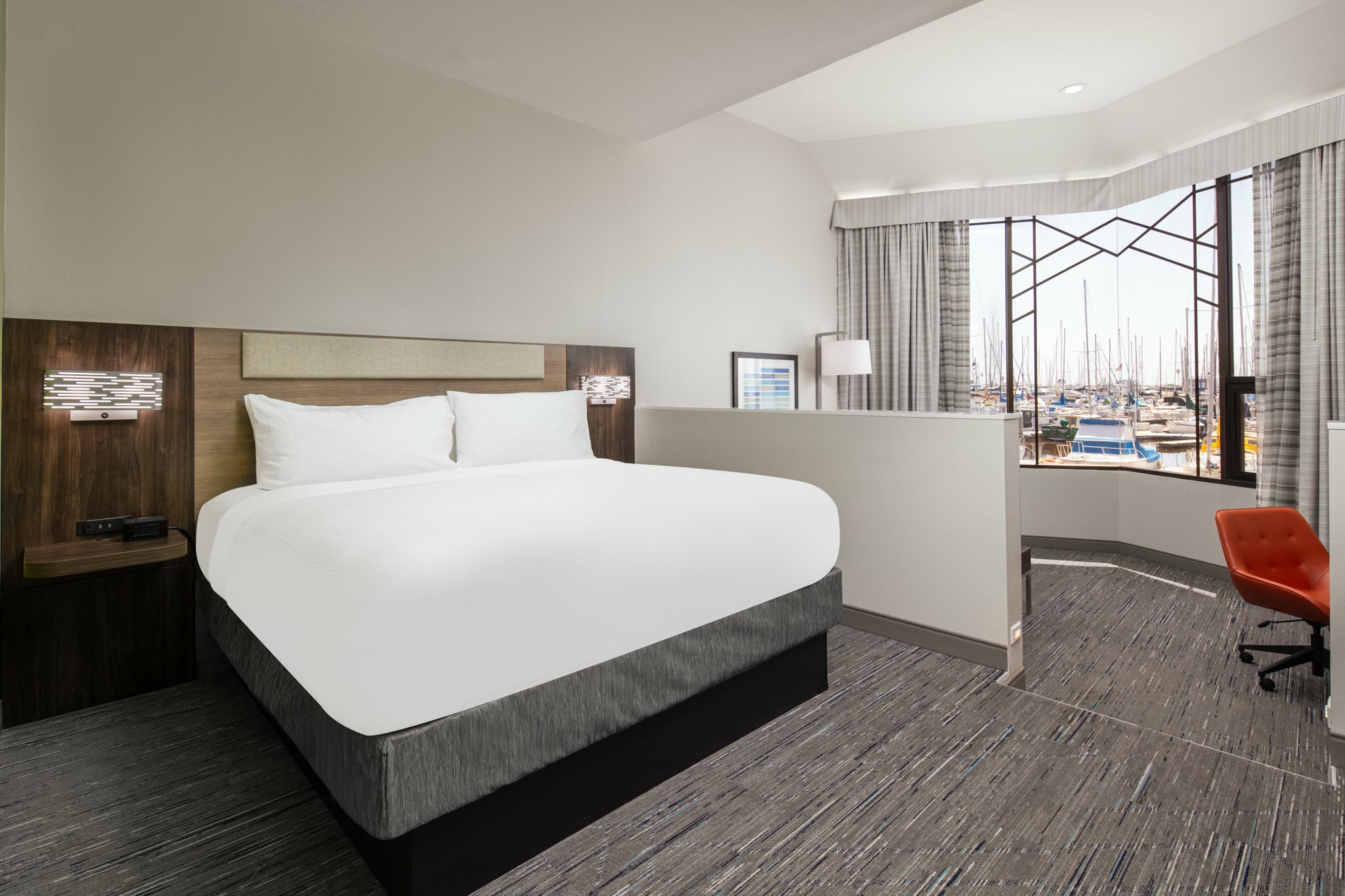 Фото Holiday Inn Express Hotel & Suites Ventura, an Ihg Hotel