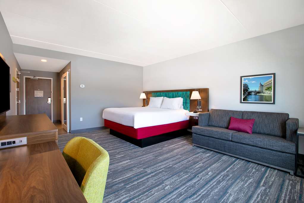 Фото Hampton Inn & Suites Ottawa West