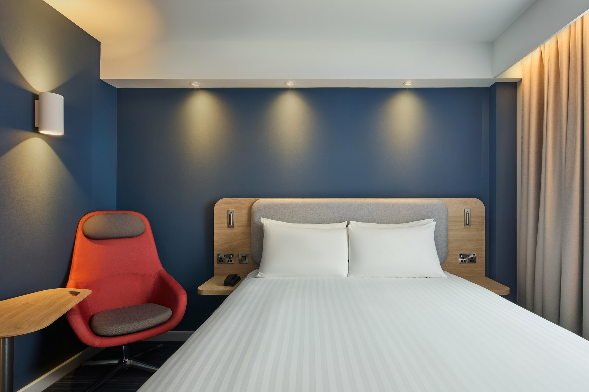 Фото Holiday Inn Express London - Limehouse, an Ihg Hotel