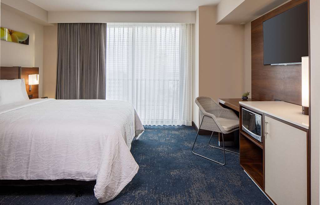 Фото Hilton Garden Inn Waikiki Beach