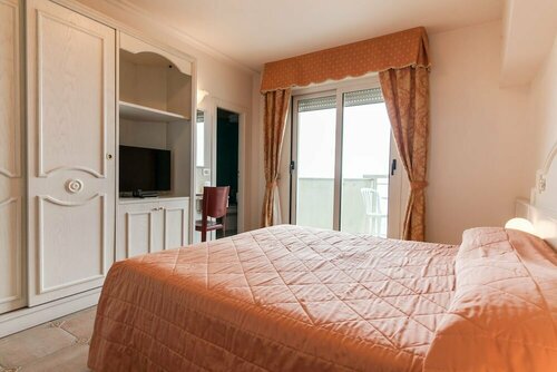 Гостиница Hotel Universal в Червии