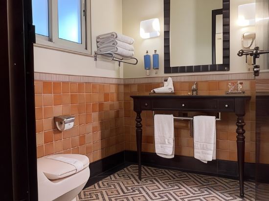 Фото Heritage Luxury Suites- All Suite hotel